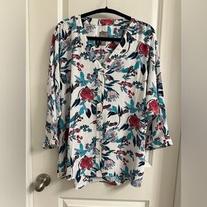 Chico’s Floral 3/4 Sleeve Blouse Size 4 V Neck Top Button Down Front Color Blue